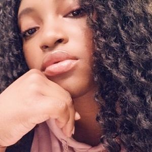 Meet your Posher, Simone